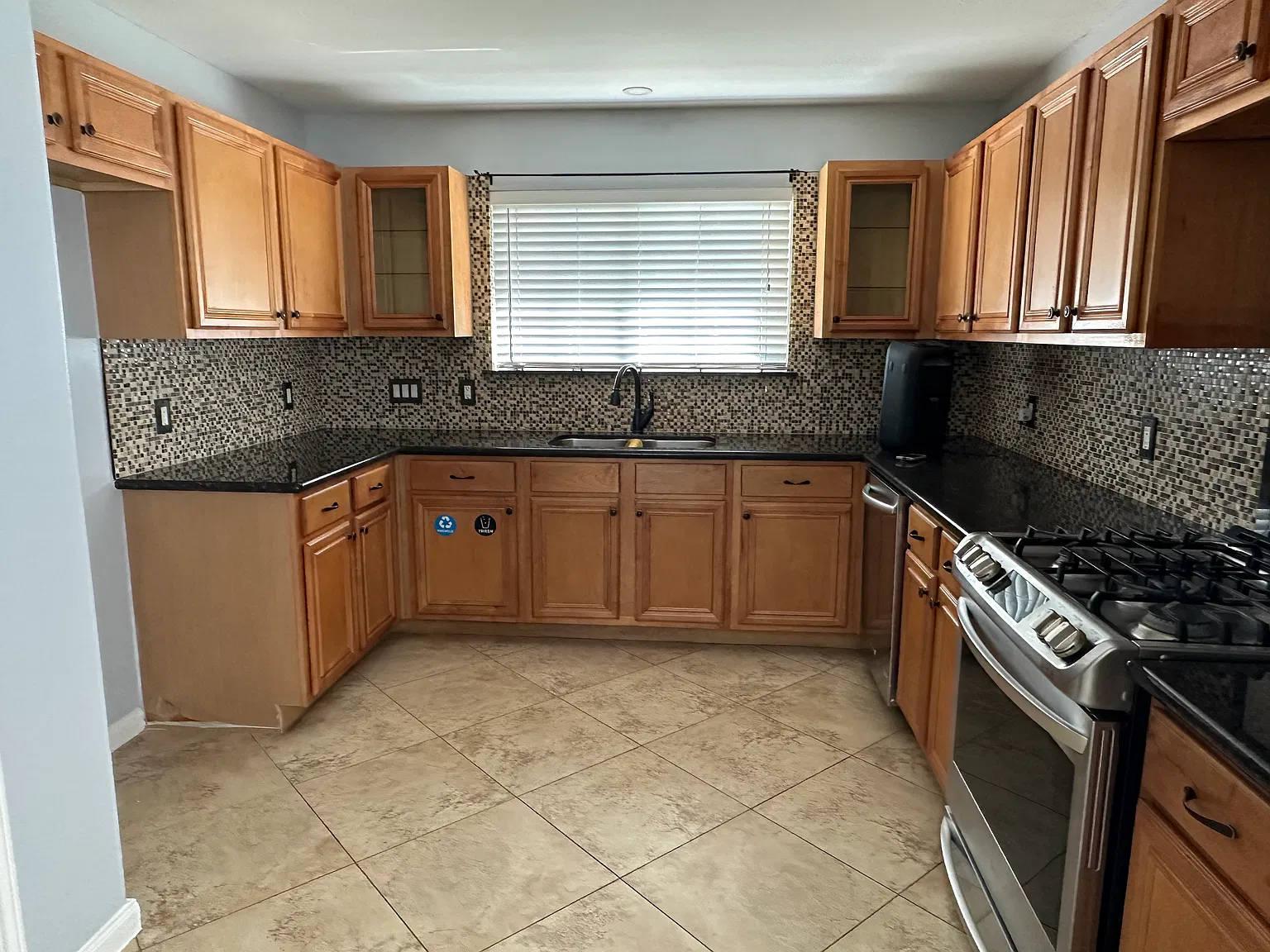 3 bed, 1365 sqft, $1,900 — Photo 4