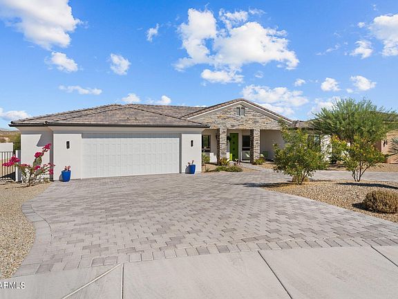 3rd image of 960 W Hermosa Drive