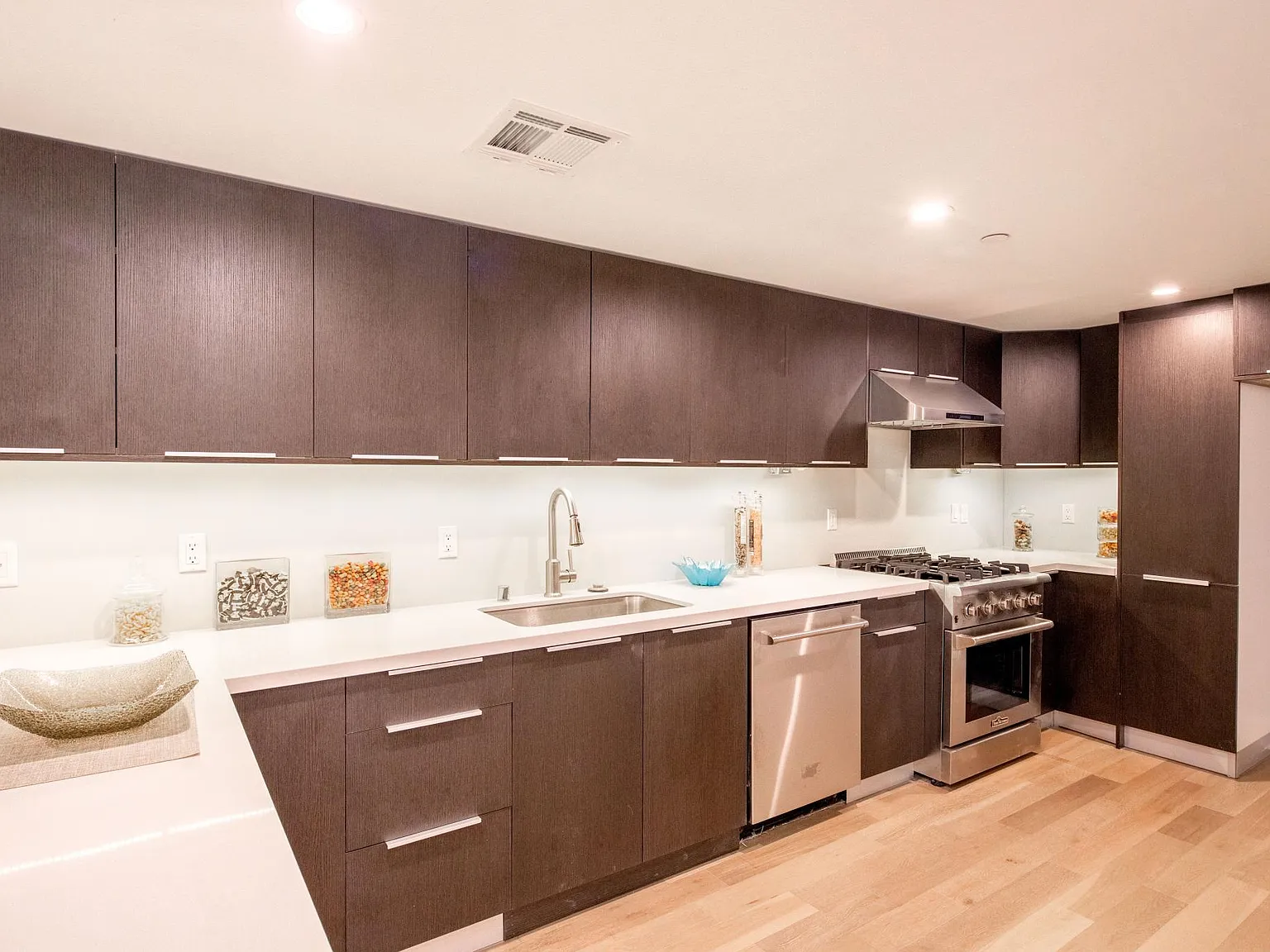 2 bed, 1436 sqft, $3,600 — Photo 4