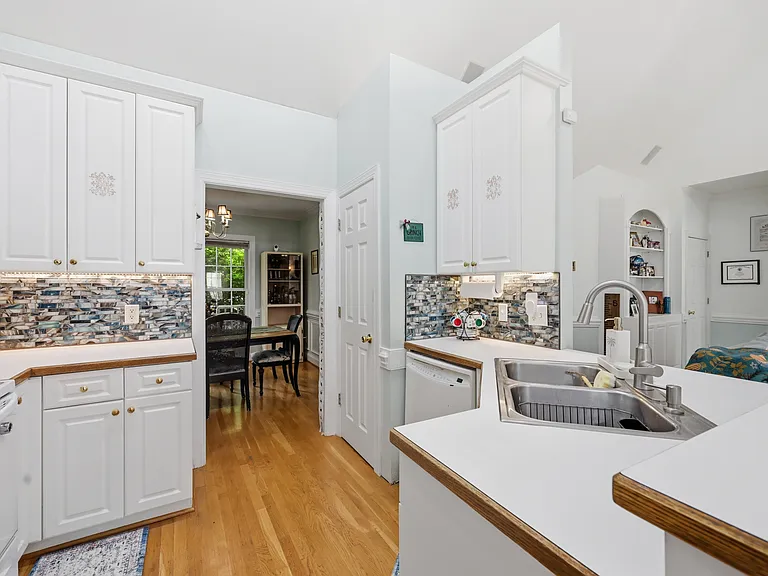221 Black Forest Dr — Photo 24