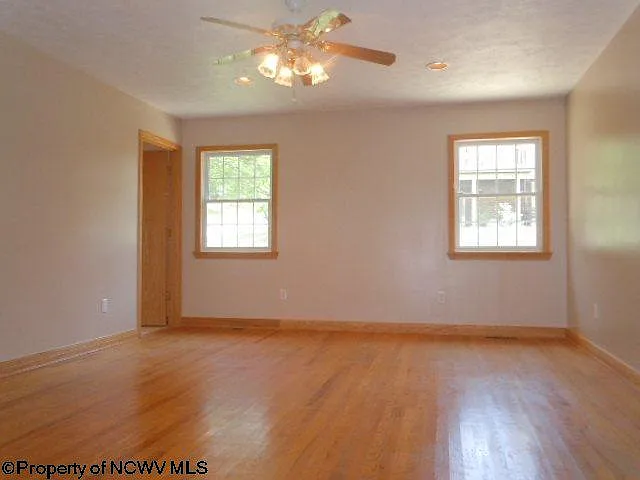 9 Brookside Pl — Photo 5