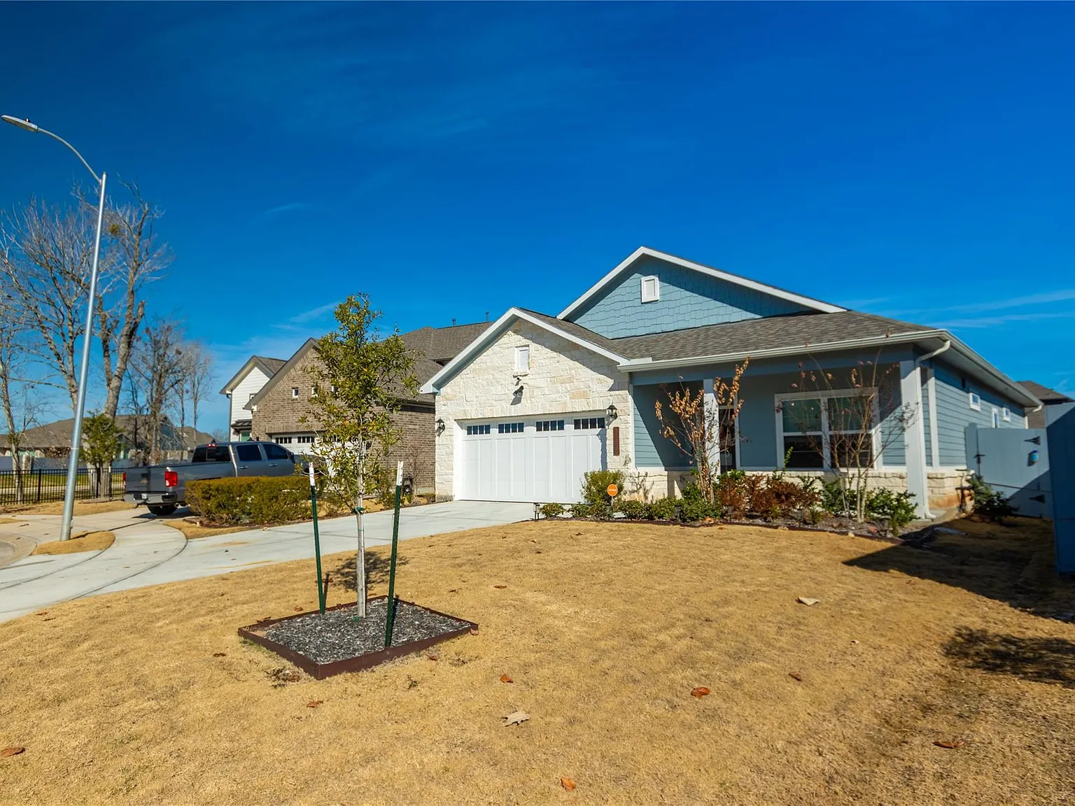 3 bed, 2.0 bath, 1676 sqft, $3,000 — Photo 2