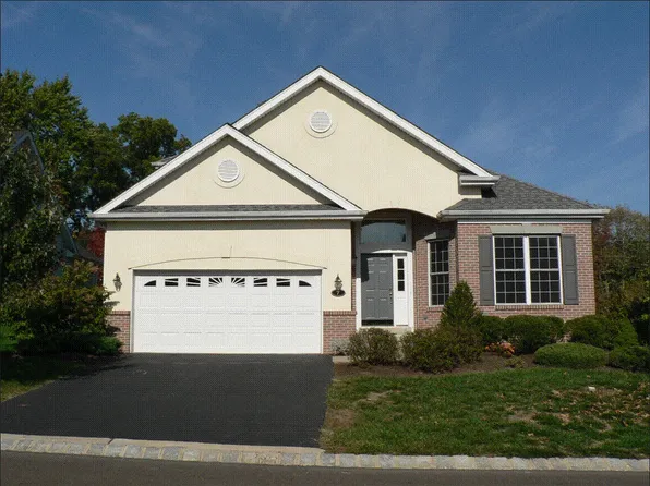 7 Vinson Dr, Flemington, NJ 08822