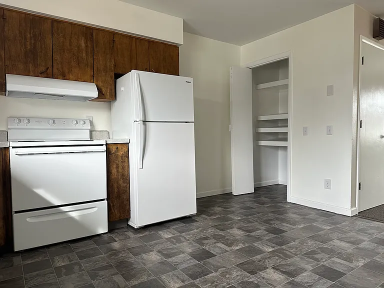 400 E 45th Ave #3 — Photo 5