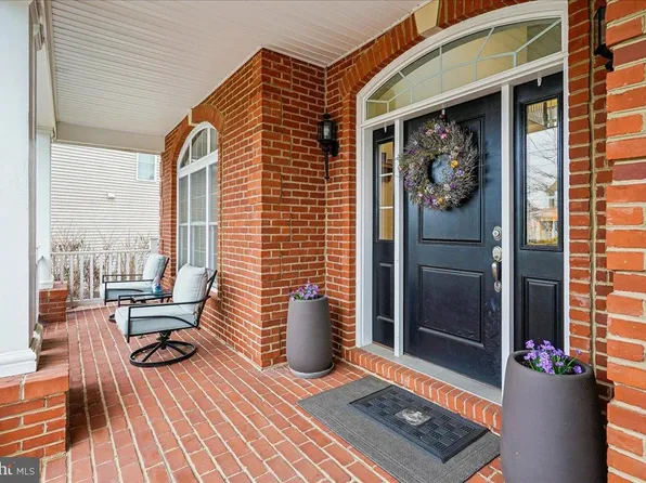 5872 Waterloo Bridge Cir, Haymarket, VA 20169