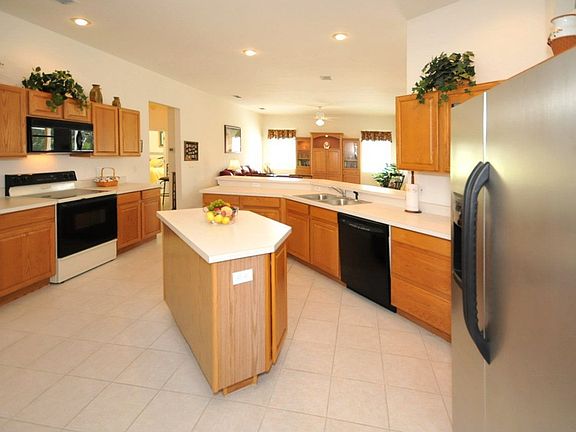 3rd image of 691 Montreal Ln