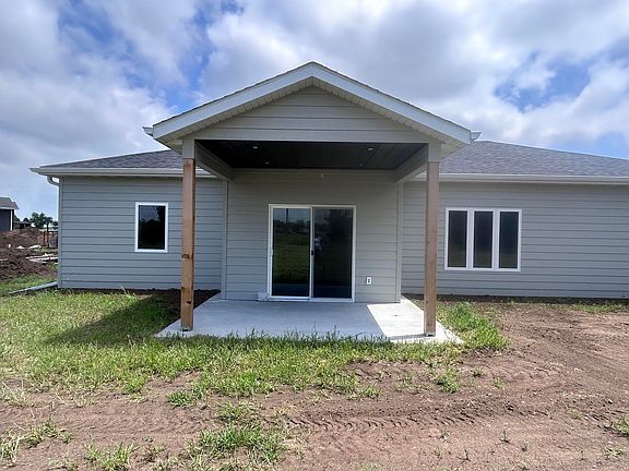 3rd image of 1145 Woods Cir