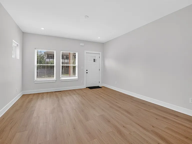 2437 Guilford Ave — Photo 9