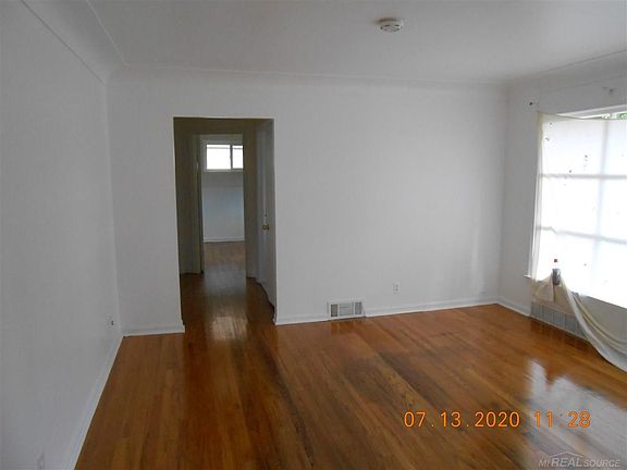 4th image of 7 Ellwood Blvd