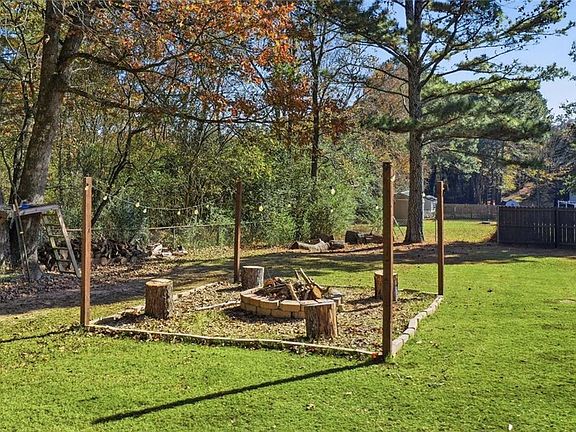 3rd image of 137 Orchard Way SE