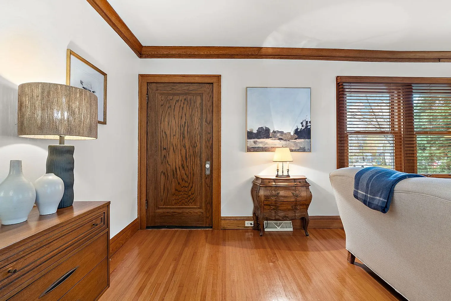 3 bed, 2.0 bath, 1926 sqft, $6,303 — Photo 4