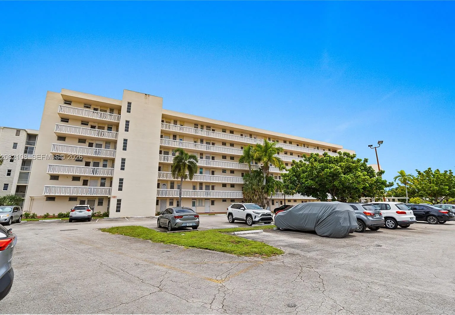 Point East Sec Iii Condo — Photo 2