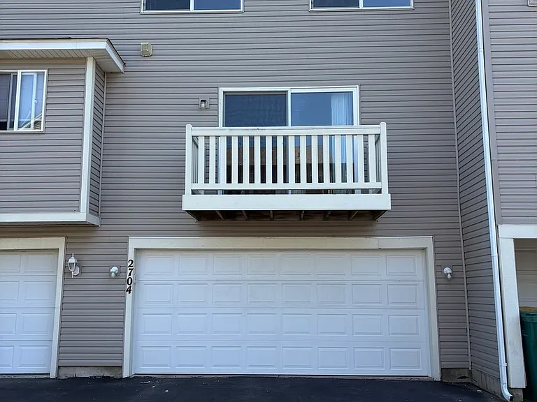 2704 Canyon Dr — Photo 16
