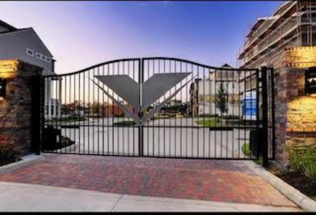 3 bed, 3.5 bath, 2082 sqft, $3,500 — Photo 1