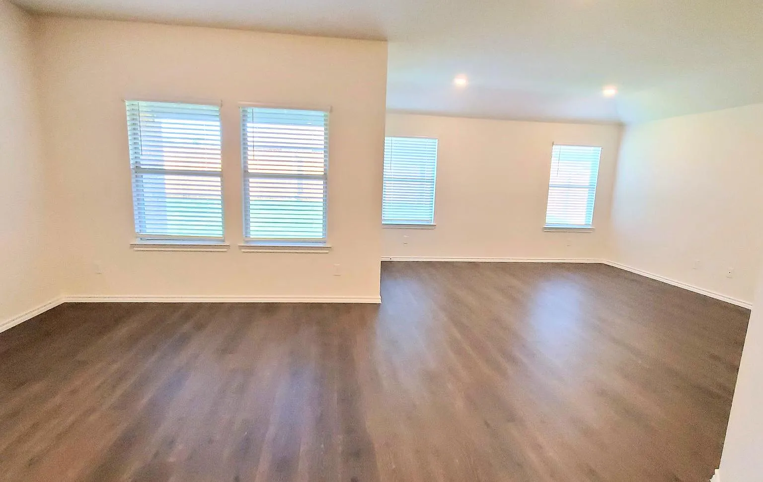 4 bed, 2011 sqft, $2,100 — Photo 1