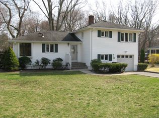 22 Putter Dr, Stamford, CT 06907