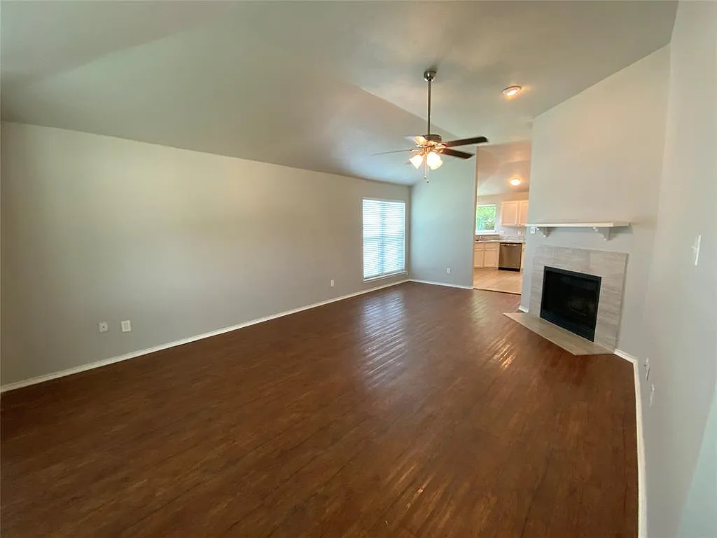 2 bed, 1.0 bath, 1038 sqft, $1,800 — Photo 4