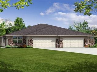 10742 Kingsfield Ln, Woodbury, MN 55129