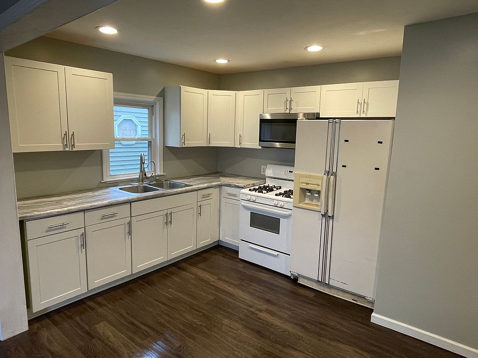 Kitchen - includes refrigerator/freezer, oven, and microwave.