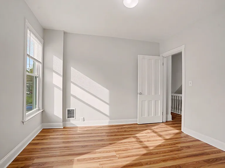 156 Hawthorne Ave — Photo 17