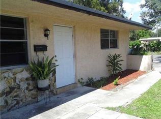 35 Miami Gardens Rd, Hollywood, FL 33023