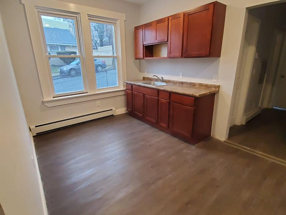 1st image of 29 Essex St #1R