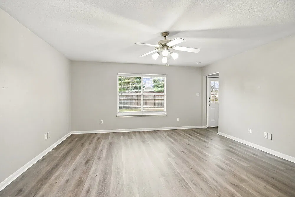 3 bed, 2.0 bath, 1410 sqft, $1,695 — Photo 3