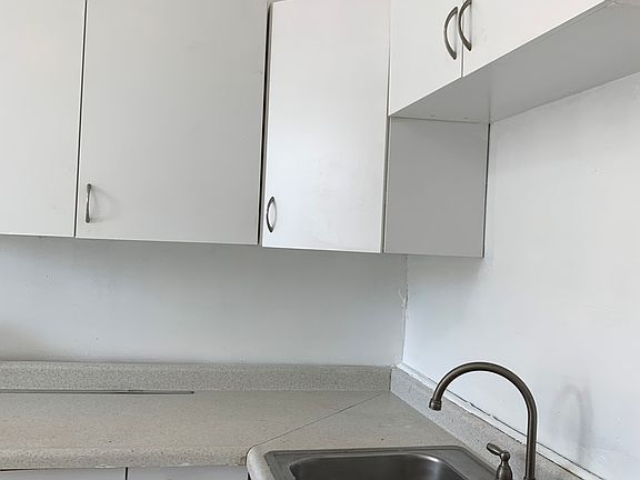 5th image of 952 N Damen Ave #3