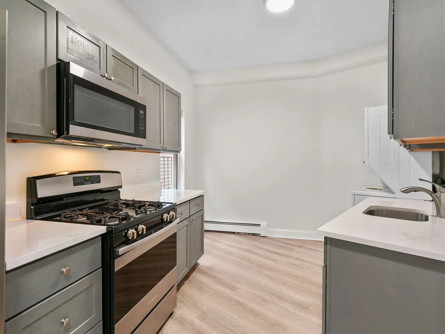 2 bed, 1000 sqft, $2,600 — Photo 4