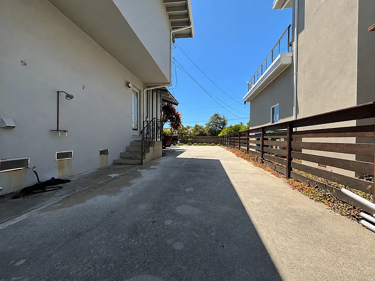 653 Bayview Dr — Photo 4