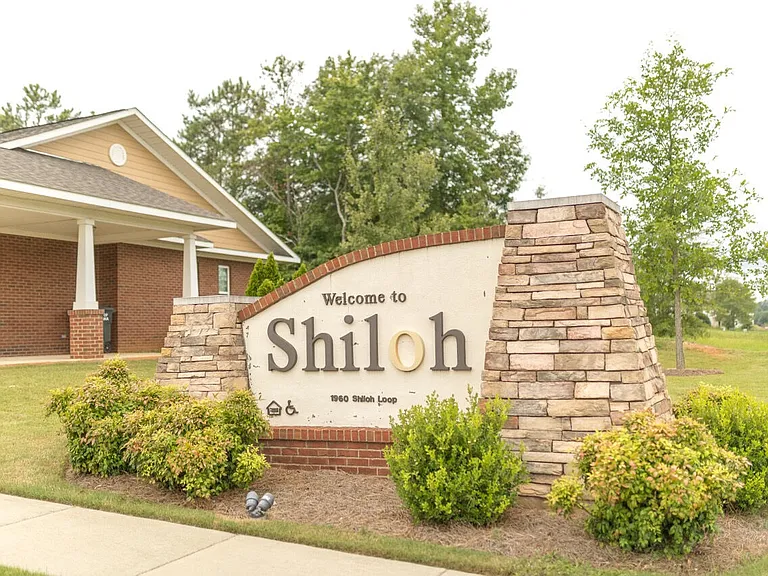 Shiloh Apartments — Photo 8