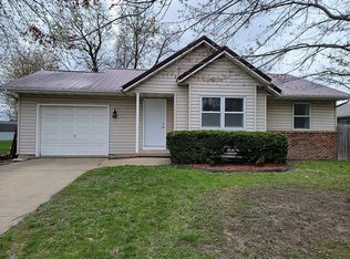 809 N 9th St, Fairfield, IA 52556