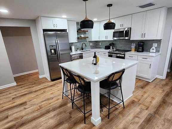 4th image of 321 S Tuxedo Dr
