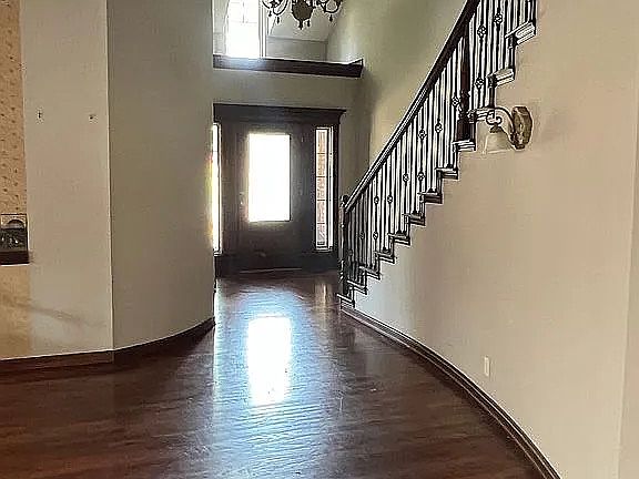 3rd image of 7826 E 100th St