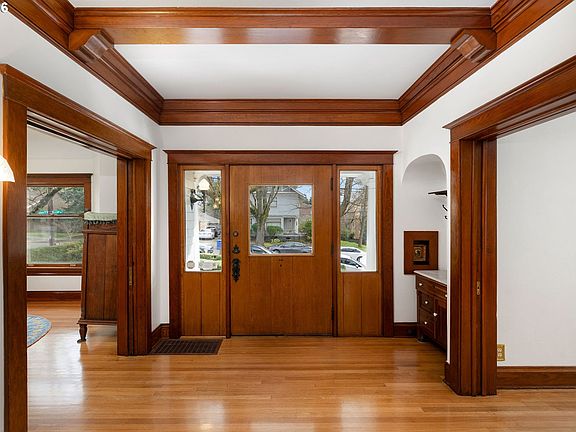 4th image of 807 SE 28th Ave