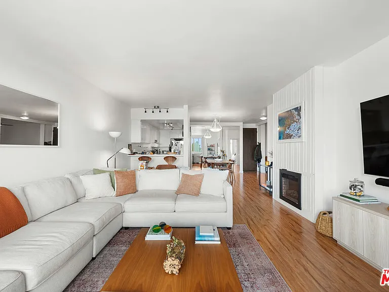 900 Euclid St #403 — Photo 4
