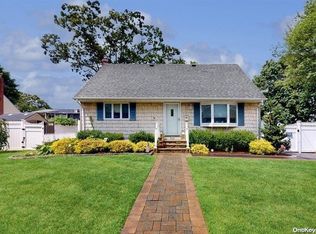 215 Lexington Ave, West Babylon, NY 11704