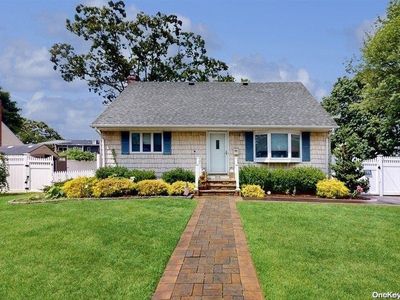 215 Lexington Avenue, West Babylon, NY, 11704