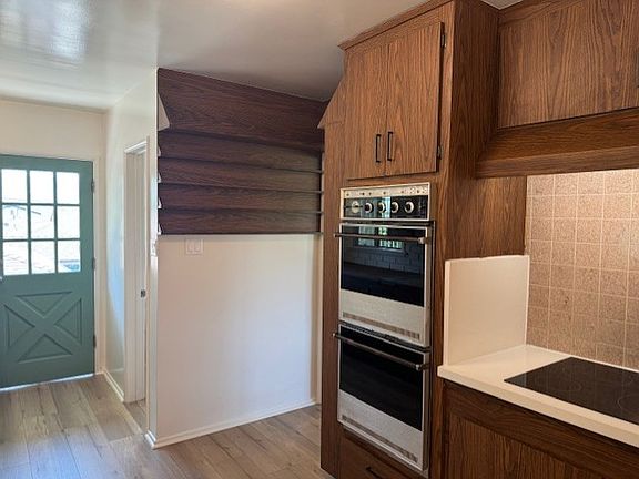 4th image of 10413 Glory Ave #10413