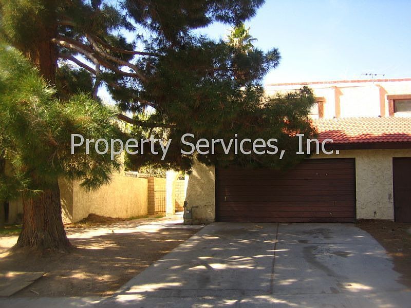 1st image of 4877 Rollingwood Cir