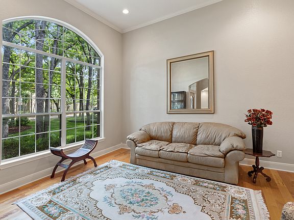 3rd image of 1923 Plantation Dr