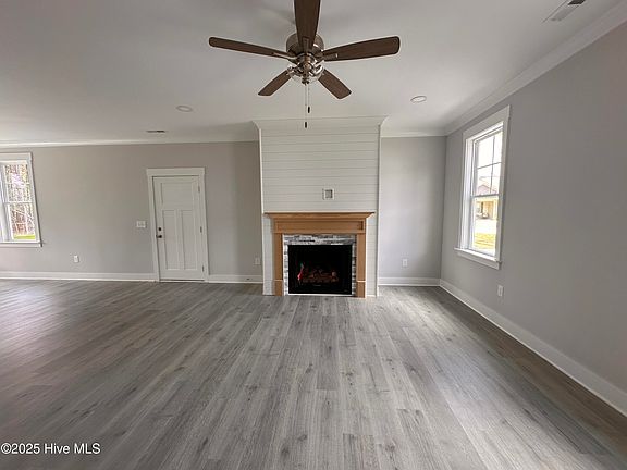 3rd image of 39 N Rowsham Place