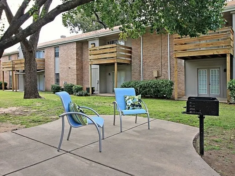 Autumn Woods Apartments — Photo 7