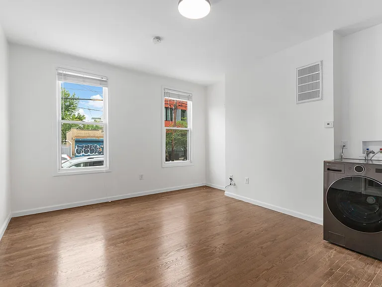 84 Griffith St #1 — Photo 8