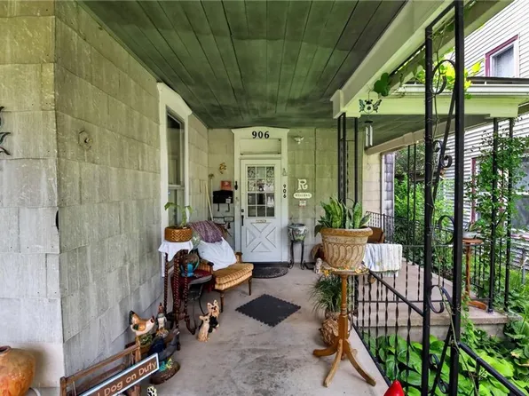 906 Columbia Ave, Leavenworth, KS 66048