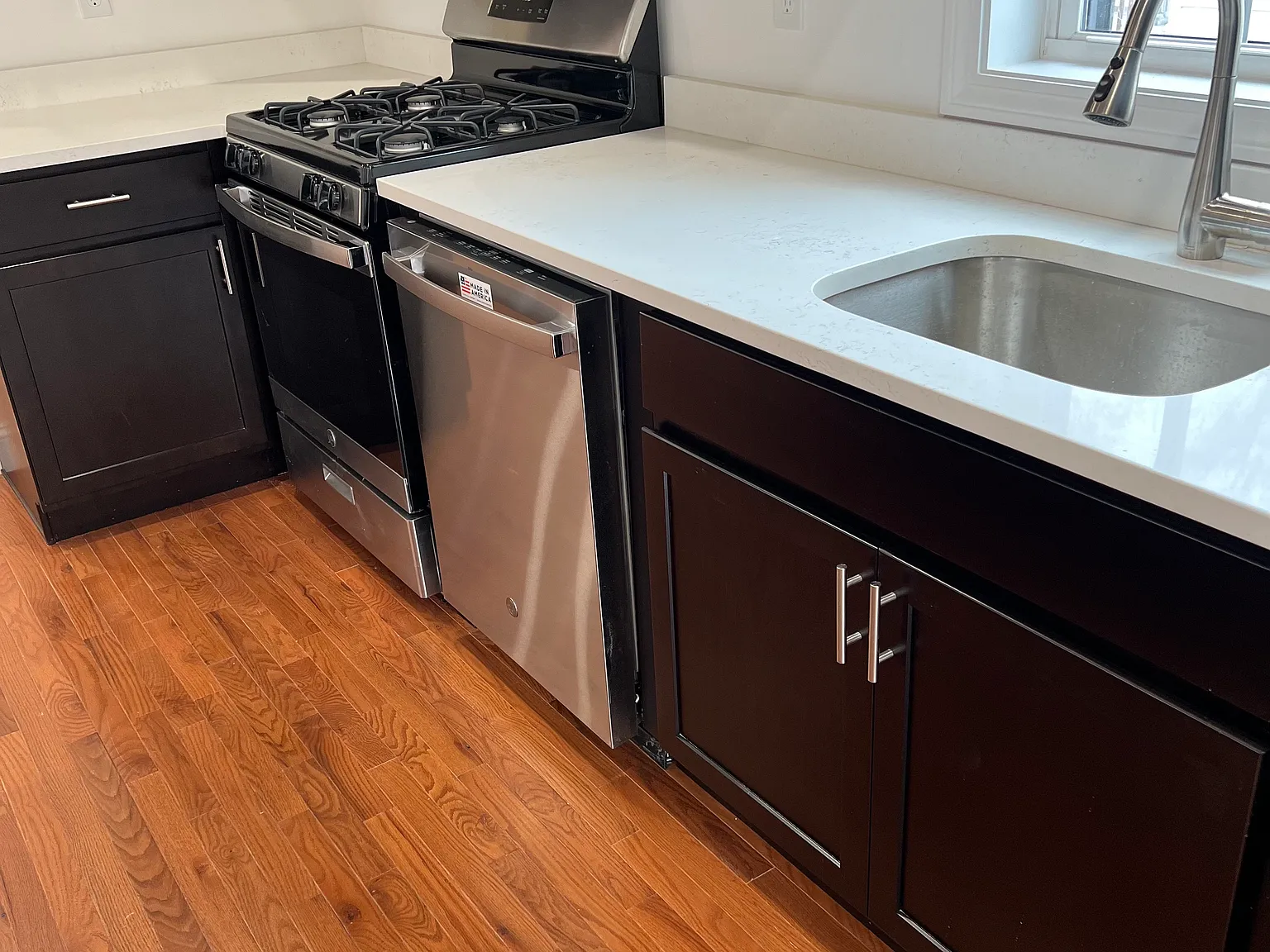 4 bed, 1600 sqft, $3,300 — Photo 2