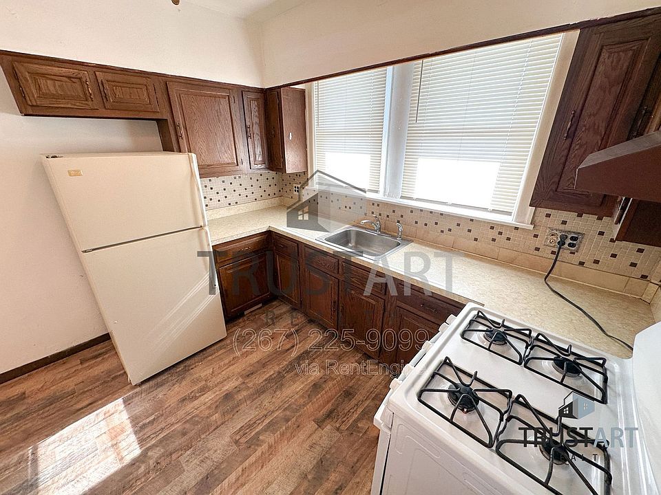 1st image of 148 W Spencer St #1