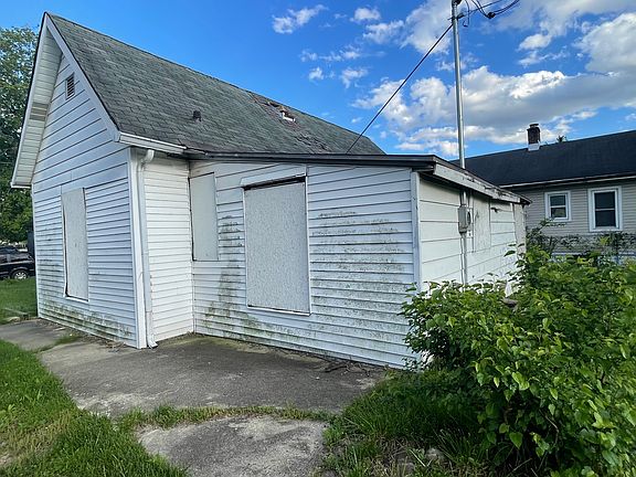3rd image of 854 N Gladstone Ave