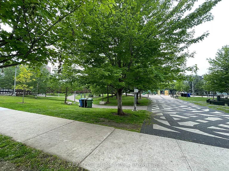 181 Village Green Sq #1912 — Photo 2