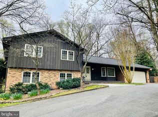 10407 Samaga Dr, Oakton, VA 22124